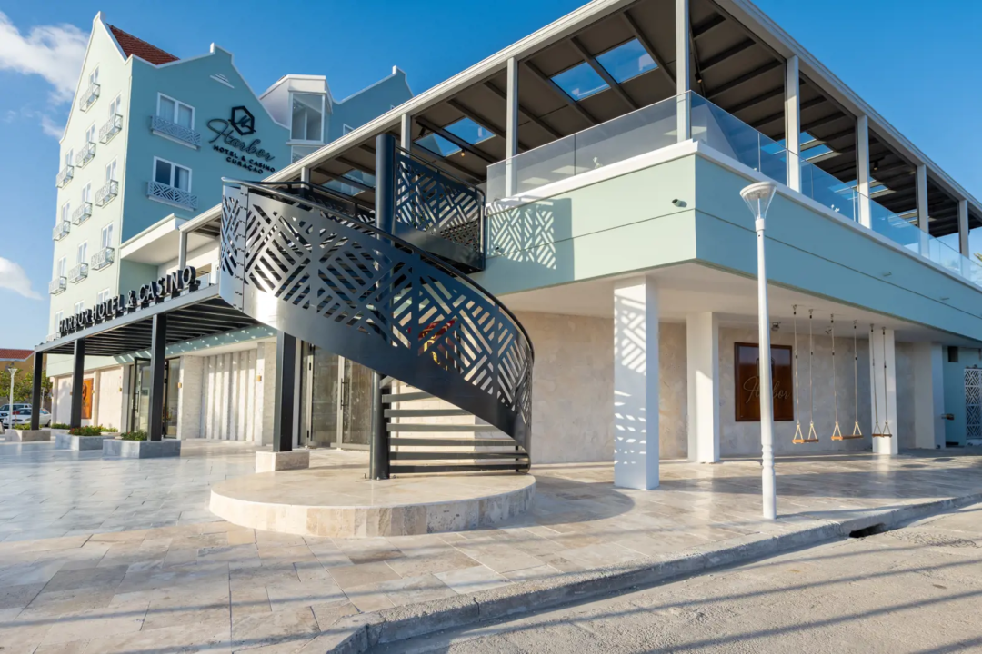 Zijaanzicht Hotel & Harbor Hotel & Casino Curaçao