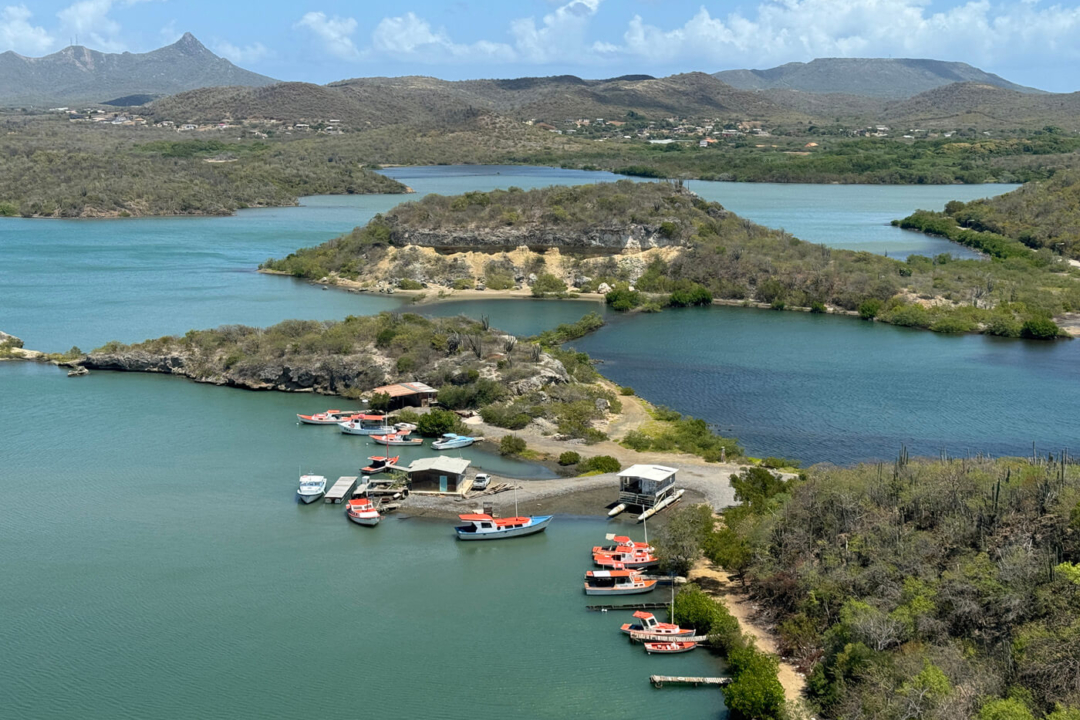 bootjes bij het uitkijkpunt van Santa Martha