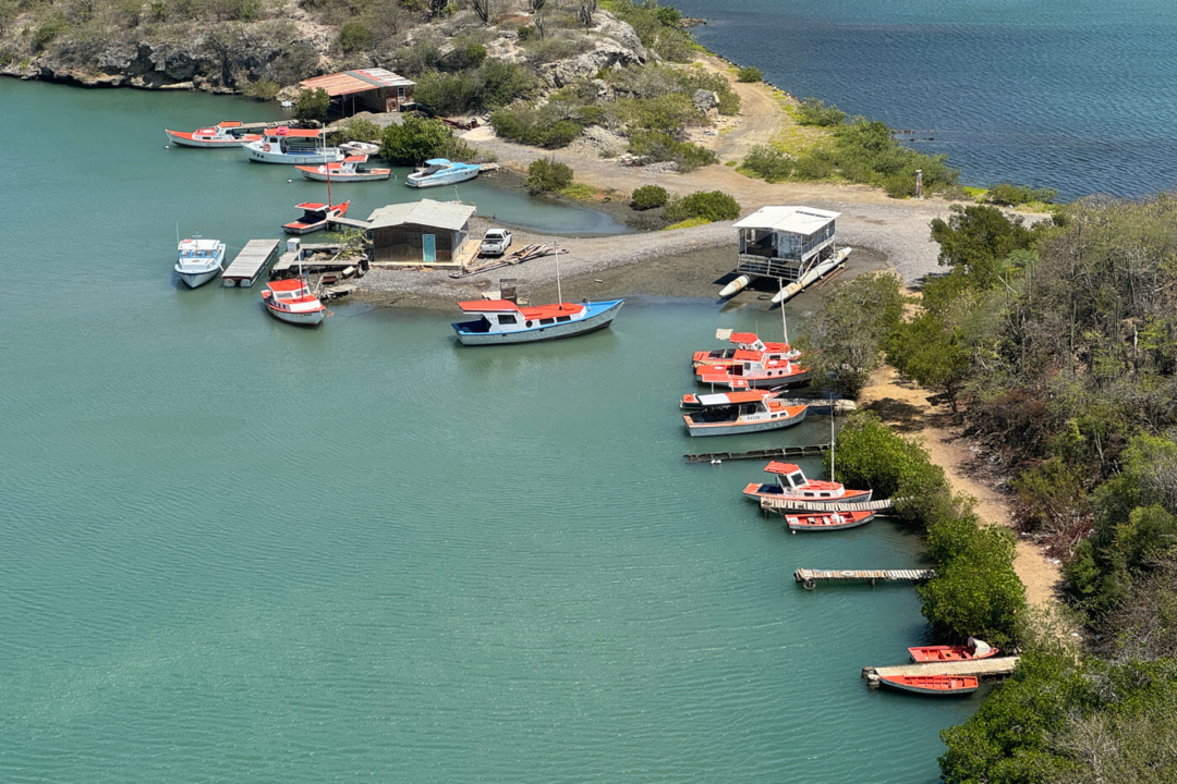 boten bij het uitkijkpunt van Santa Martha