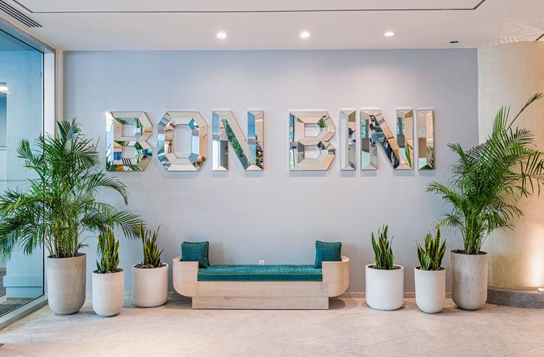 De lobby van het Renaissance Wind Creek Curacao Resort