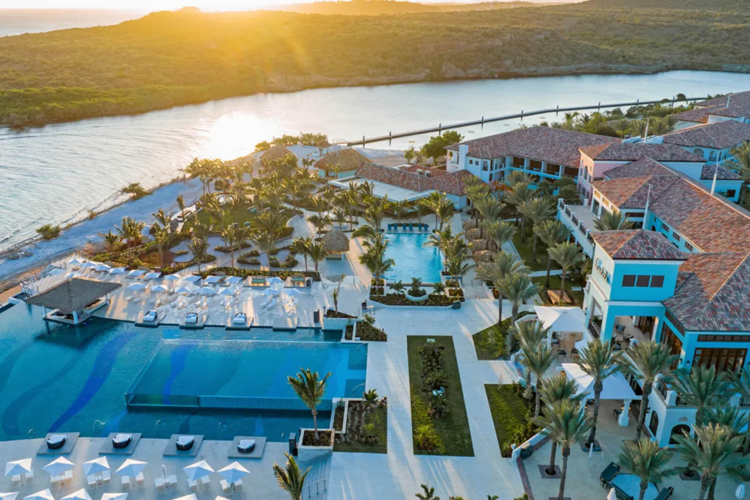 dronefoto boven Sandals Royal Curacao 