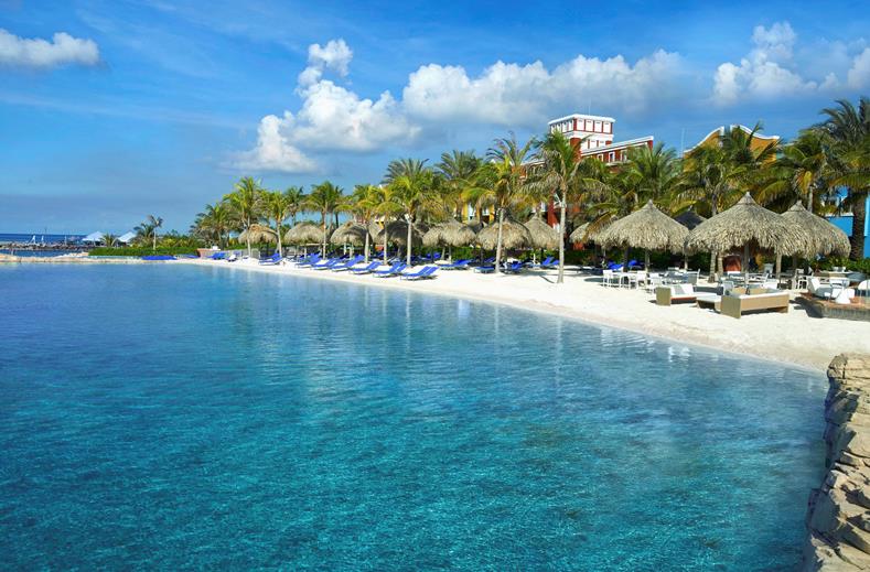 Het privestrand van het Renaissance Wind Creek Curacao Resort