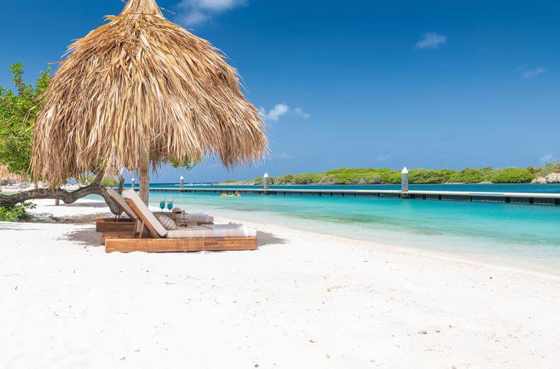 het strand van Sandals Royal Curacao 