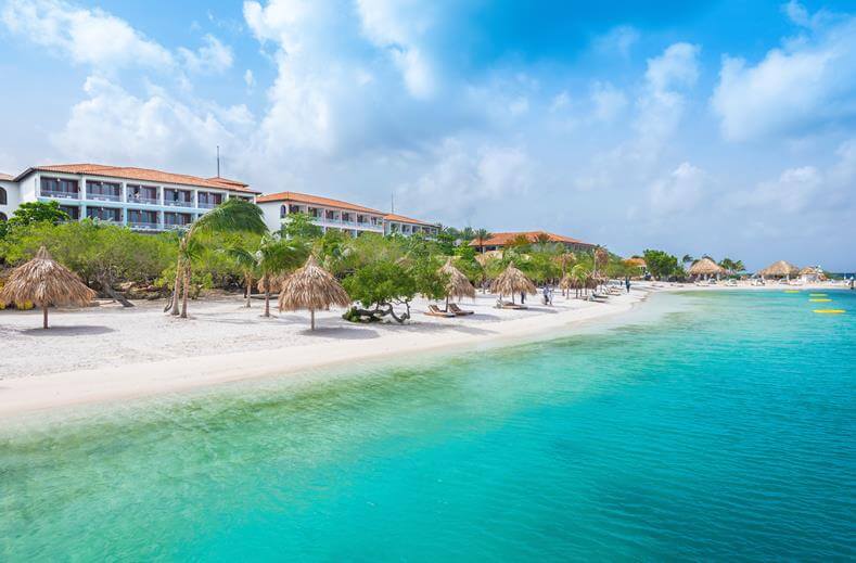 foto vanaf de zee naar Sandals Royal Curacao 