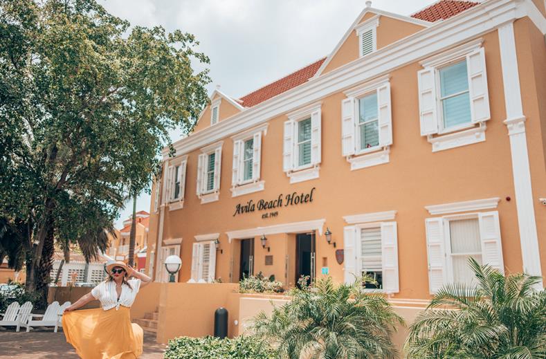 De voorkant van het Avila Beach Hotel